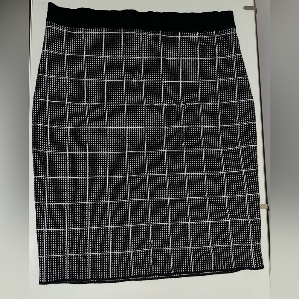 White House Black Market Grid Pattern Pencil Skirt